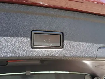 VW Touareg 3.0 TDI V6 R-Line PANO AHK IQ Elegance 4