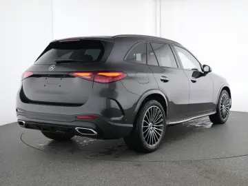 MERCEDES-BENZ GLC 300 d AMG Line Premium Plus AHK Night 20