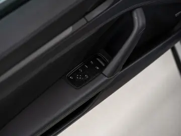 PORSCHE 992 Carrera Cabriolet BOSE Lift-VA Sportabgas