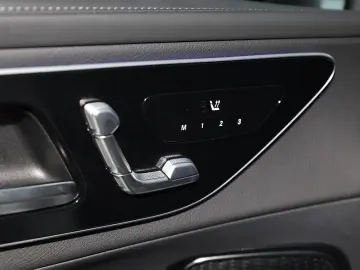 MERCEDES-BENZ GLC 450 d 4M AMG Line Panorama AHK Memory 360