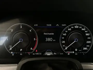 VW Touareg 3.0 TDI 4M R-Line HUD ACC Innovision AHK