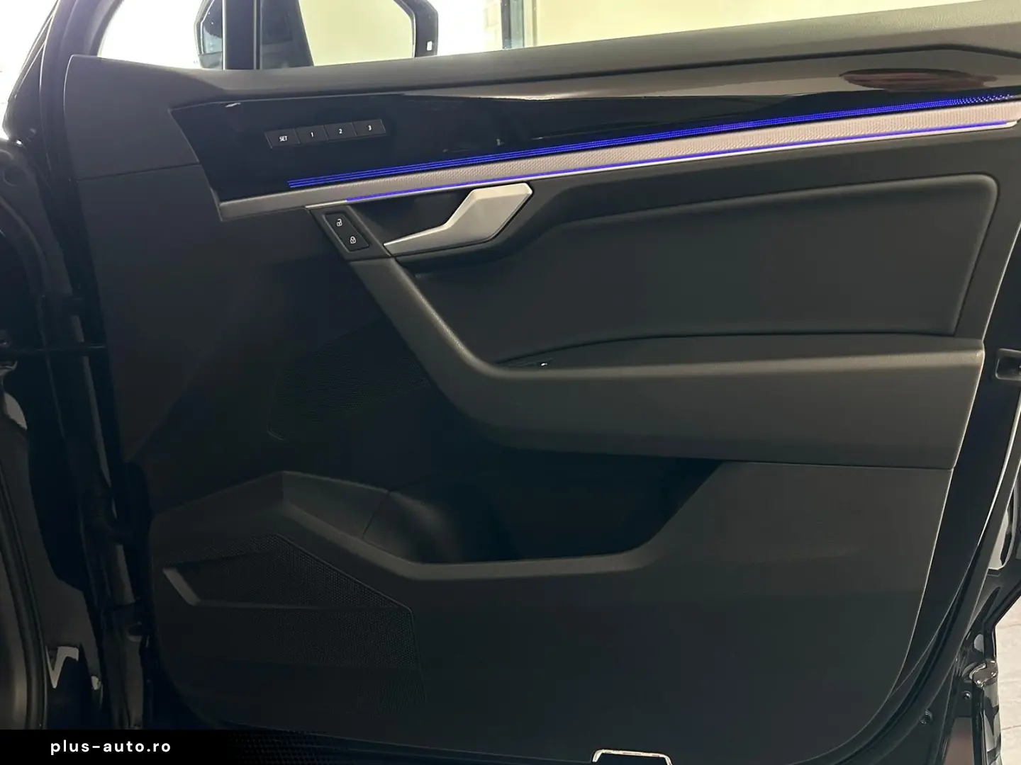 VW Touareg 3.0 TDI 4M R-Line HUD ACC Innovision AHK