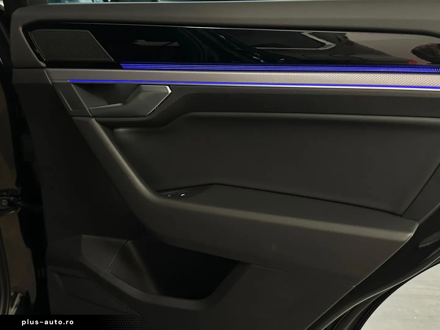 VW Touareg 3.0 TDI 4M R-Line HUD ACC Innovision AHK