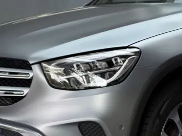 MERCEDES-BENZ GLC 300 de 4M AMG MBUX Ambiente CarPlay KAMERA