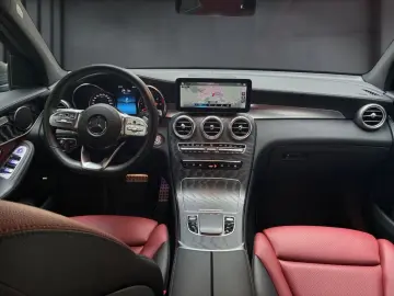 MERCEDES-BENZ GLC 300 de 4M AMG MBUX Ambiente CarPlay KAMERA