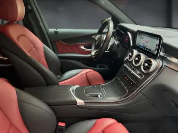 MERCEDES-BENZ GLC 300 de 4M AMG MBUX Ambiente CarPlay KAMERA