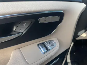 MERCEDES-BENZ V 300 d 4MATIC AVANTGARDE Lang Pano Ai…