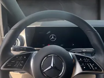 MERCEDES-BENZ V 300 d 4MATIC AVANTGARDE Lang Pano Ai…