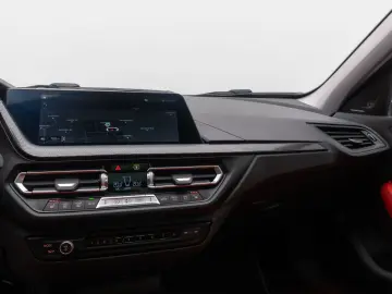 BMW 120i SportLine H K HUD DAB Kamera Panorama Leder