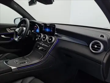 MERCEDES-BENZ GLC 300e 4MATIC kupé AMG Line