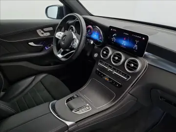 MERCEDES-BENZ GLC 300e 4MATIC kupé AMG Line