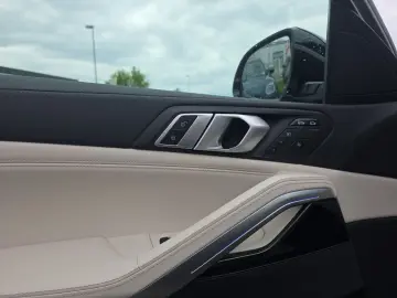 BMW X6 xDrive40d LASER HUD KAMERA INDIVIDUAL Standhe