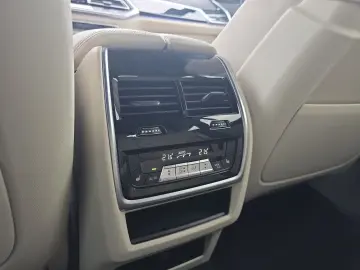 BMW X6 xDrive40d LASER HUD KAMERA INDIVIDUAL Standhe