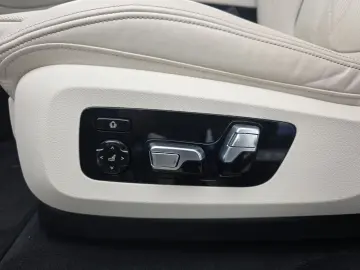 BMW X6 xDrive40d LASER HUD KAMERA INDIVIDUAL Standhe
