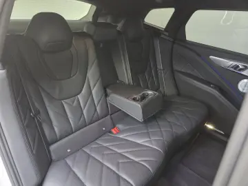 BMW XM 50e 23Zoll DriviProf. ACC AHK B&W Sitzlüftung