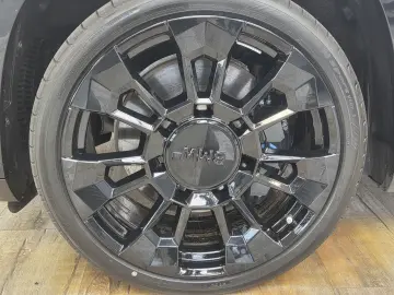 BMW XM 50e 23Zoll DriviProf. ACC AHK B&W Sitzlüftung