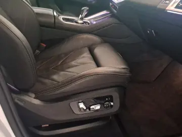 BMW XM 50e Massage Bowers & Wilkins AHK Kamera Winte