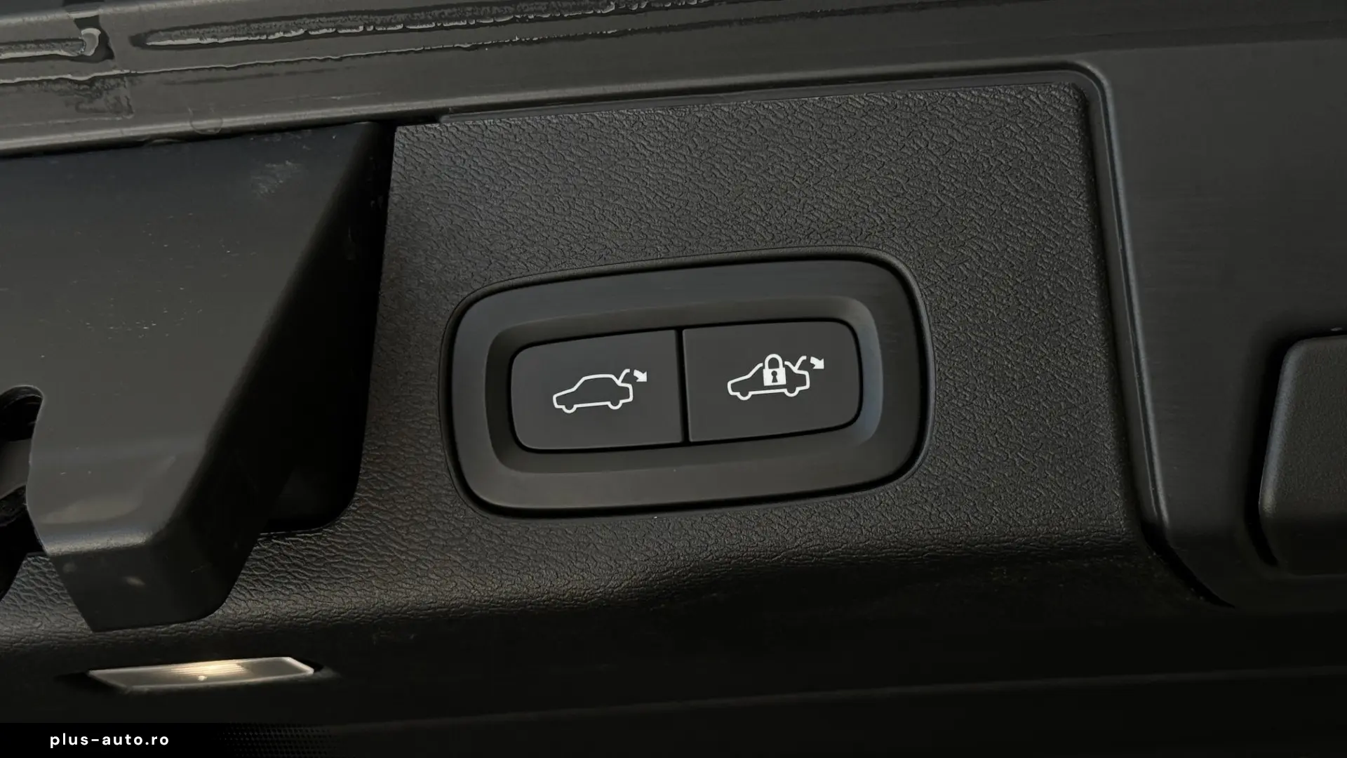Volvo XC60 2.0 Benzina Mild Hybrid B5 250CP 4×4 2023
