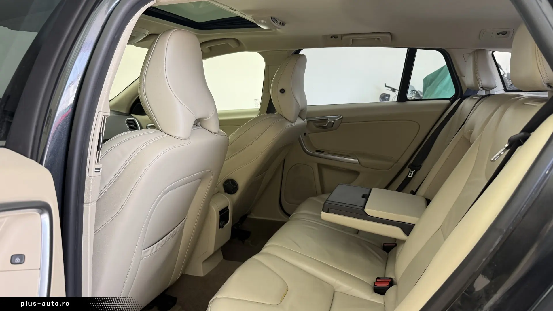 Volvo V60 2.4d Plug-in Hybrid 283CP 4×4 Automata 2013 1