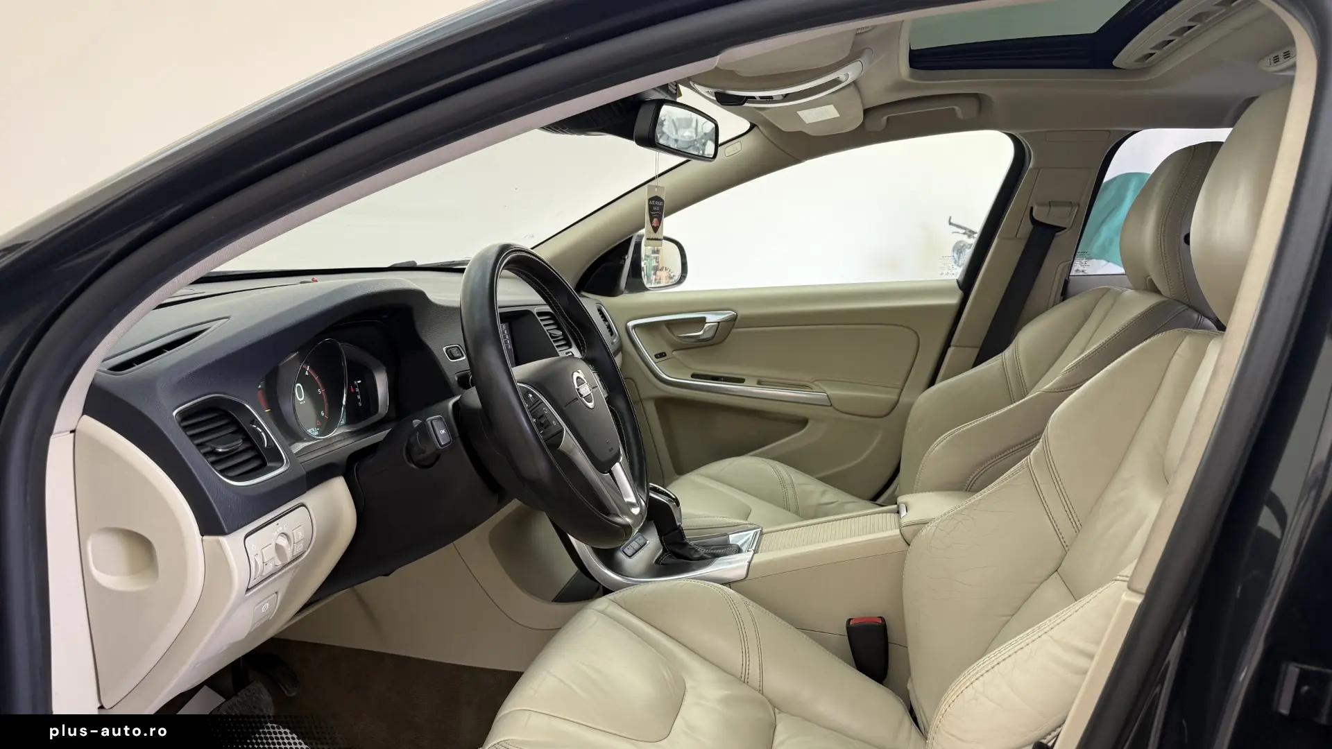 Volvo V60 2.4d Plug-in Hybrid 283CP 4×4 Automata 2013 1