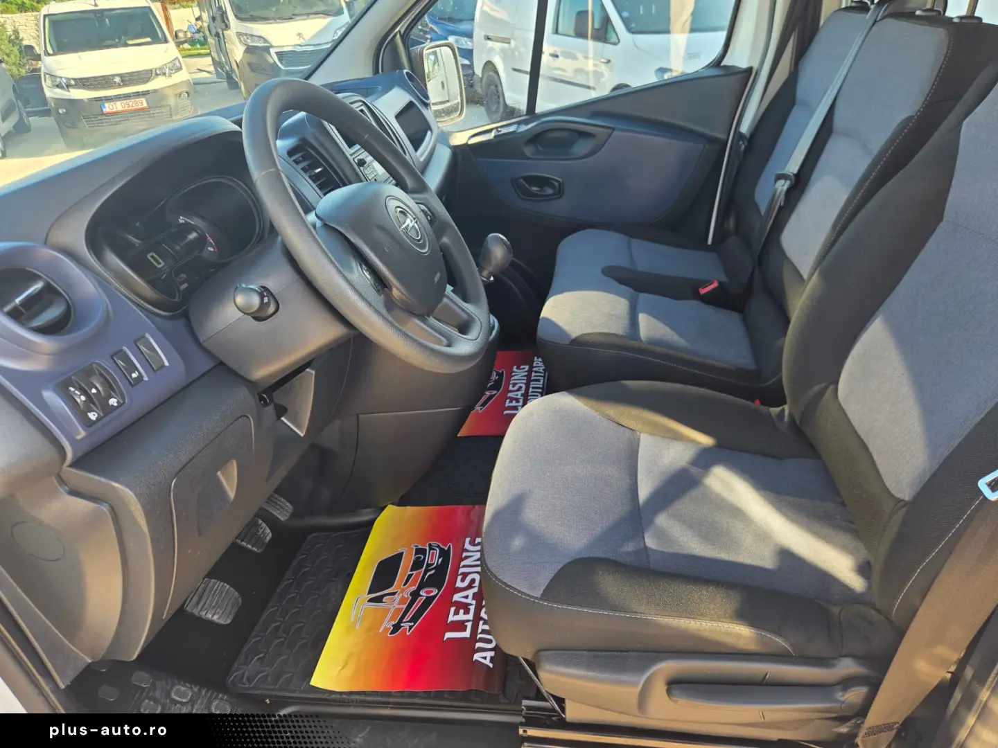 OPEL VIVARO DOKA 6 LOCURI DUBA 7 UNITATI IN STOC