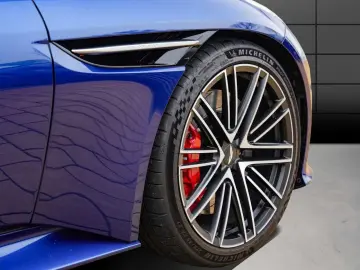 ASTON MARTIN DB12 Volante