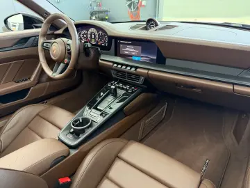 Porsche 911 Carrera 4 GTS T-Hybrid Cabriolet