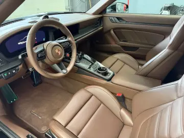Porsche 911 Carrera 4 GTS T-Hybrid Cabriolet