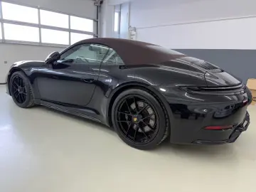Porsche 911 Carrera 4 GTS T-Hybrid Cabriolet