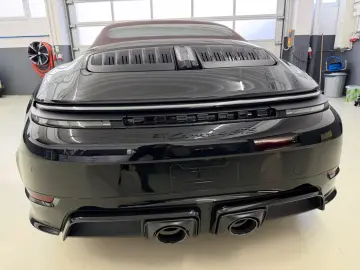 Porsche 911 Carrera 4 GTS T-Hybrid Cabriolet