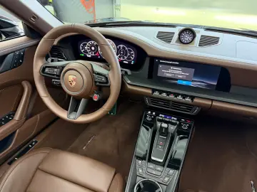 Porsche 911 Carrera 4 GTS T-Hybrid Cabriolet