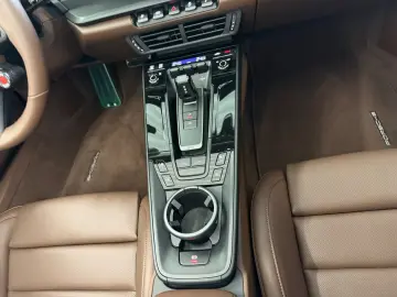 Porsche 911 Carrera 4 GTS T-Hybrid Cabriolet