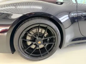 Porsche 911 Carrera 4 GTS T-Hybrid Cabriolet