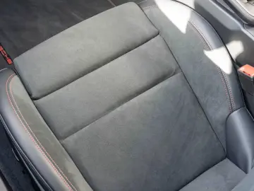 Porsche 992 911 Carrera GTS Cabrio Burmester