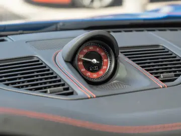 Porsche 992 911 Carrera GTS Cabrio Burmester