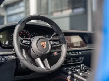 Porsche 992 911 Carrera GTS Cabrio Burmester