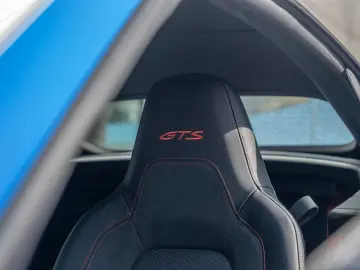 Porsche 992 911 Carrera GTS Cabrio Burmester