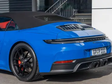 Porsche 992 911 Carrera GTS Cabrio Burmester