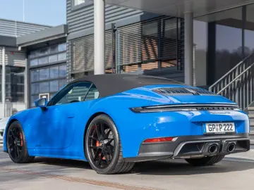 Porsche 992 911 Carrera GTS Cabrio Burmester
