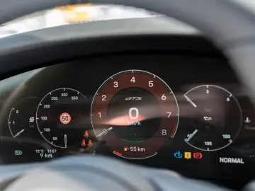 Porsche 992 911 Carrera GTS Cabrio Burmester