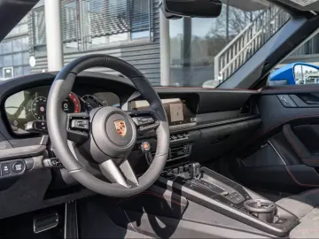 Porsche 992 911 Carrera GTS Cabrio Burmester
