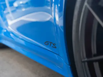 Porsche 992 911 Carrera GTS Cabrio Burmester