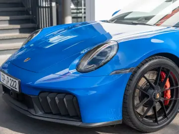 Porsche 992 911 Carrera GTS Cabrio Burmester