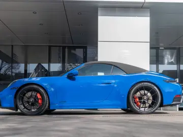 Porsche 992 911 Carrera GTS Cabrio Burmester