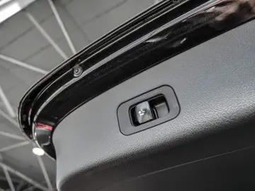 MERCEDES-BENZ GLC 400 e 4M   AMG NIGHT PREMIUM MEMO 360 AHK