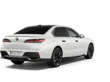 BMW 740d xDrive M SPORT PRO Iconic Glow Panorama Sky