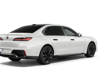 BMW 740d xDrive M SPORT PRO Iconic Glow Panorama Sky