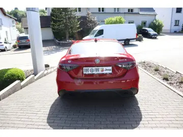 ALFA ROMEO Giulia COMPETIZIONE 2.0 TURBO 16V 280 PS AT8 Q4