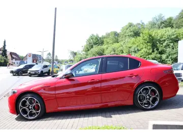 ALFA ROMEO Giulia COMPETIZIONE 2.0 TURBO 16V 280 PS AT8 Q4