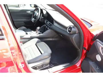 ALFA ROMEO Giulia COMPETIZIONE 2.0 TURBO 16V 280 PS AT8 Q4